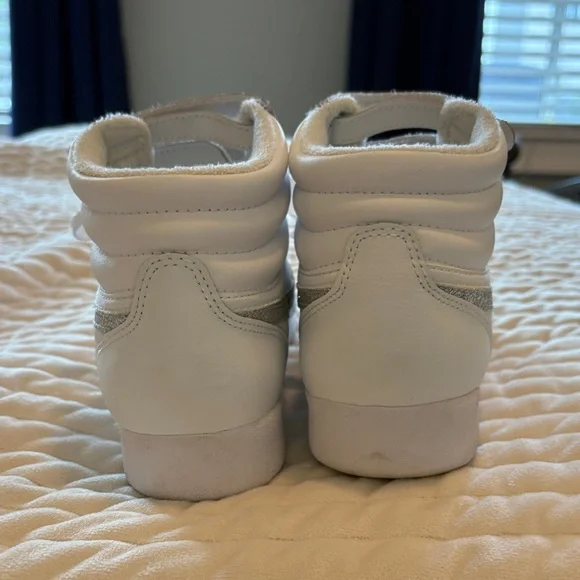 Reebok Freestyle Hi Tops  White and Silver Glitter - Picture 4 of 7